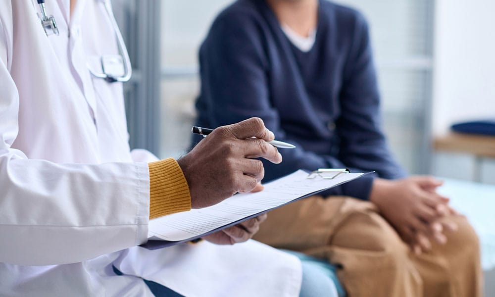 patient and doctor discussing inguinal hernia surgery in New Jersey