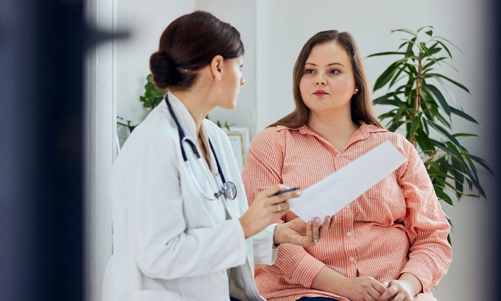 woman speaking with her bariatric surgeon in New Jersey