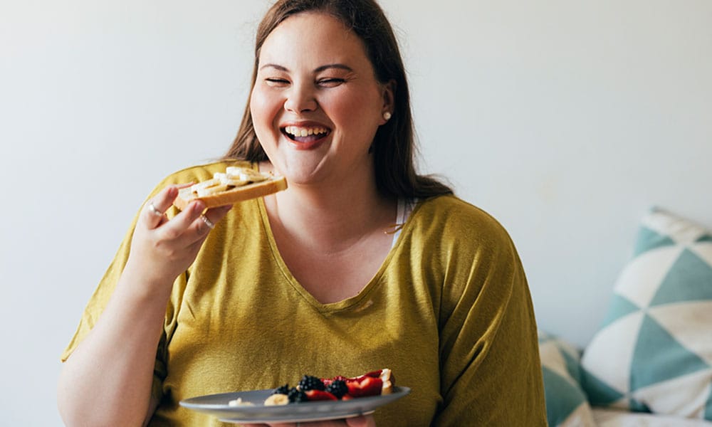 woman eating a healthy meal after starting a glp-1 in New Jersey